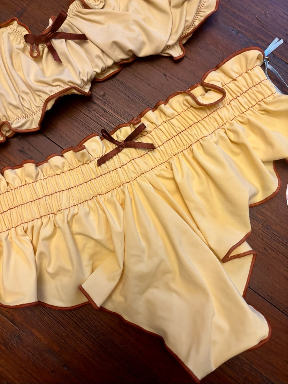 NWT Frankie’s bikinis x Gigi HADID yellow bikini set with brown trim - Picture 4 of 16